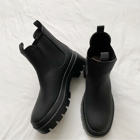 NWOT Lug Sole Chelsea Slip on Boots - Picture 5 of 13